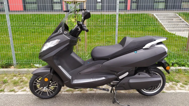 Skuter_elektryczny_EFUN Puma 156Ah czarny mat_01.jpg